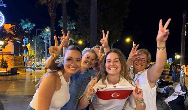 Kuşadası’nda milli heyecan yaşandı