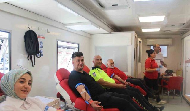 Malatya polisinden 15 Temmuz anısına kan bağışı