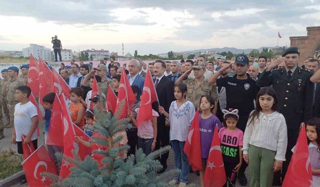 Malazgirt şehidini rahmetle andı, şehit edildiği yere karanfiller bırakıldı