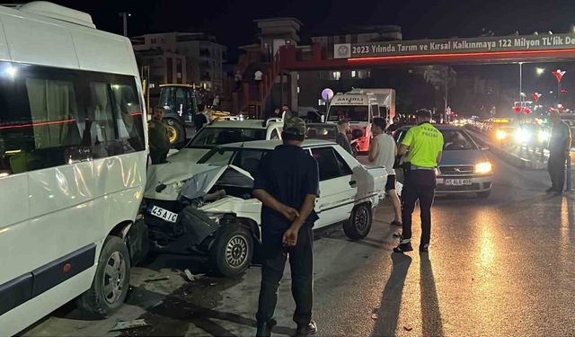 Manisa’da 4 araçlı zincirleme trafik kazası: 9 yaralı