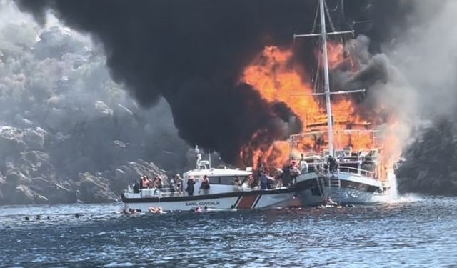 Marmaris’te yanarak batan teknenin sahibi ve kaptanı adliyeye çıkarıldı