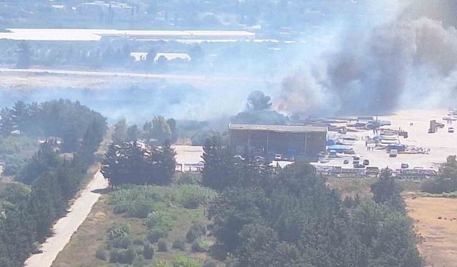 Mersin Silifke’de liman şantiyesinde yangın, ekipler havadan ve karadan müdahale ediyor