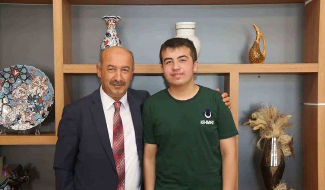 Milli Eğitim Müdürü Başyiğit’ten LGS Türkiye Birincisi Enes Malik Önsay’a tebrik ve destek