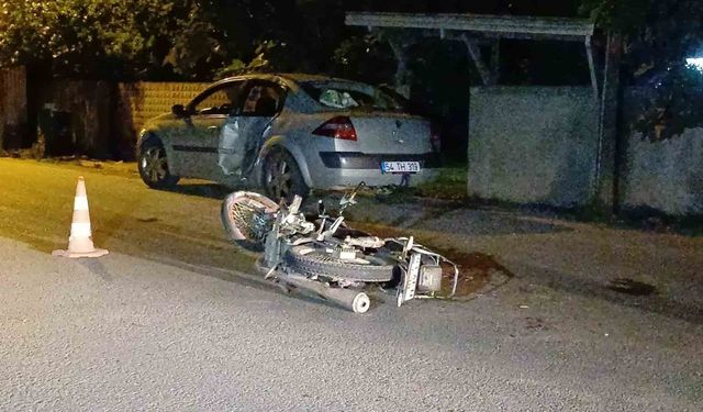 Motosiklet ile otomobil çarpıştı: 4 yaralı