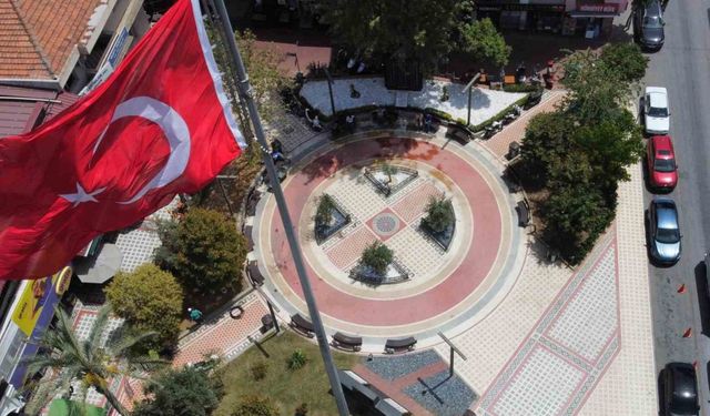 Nazilli Belediyesi’nden meydanda temizlik ve bakım çalışması