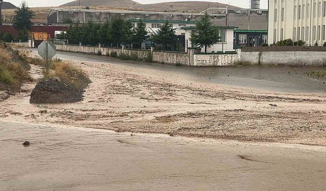 Nevşehir’de sağanak yağış sele neden oldu