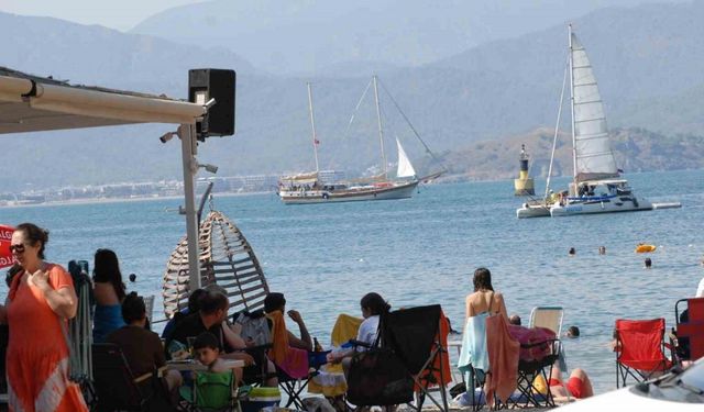 Okulun işlettiği mavi bayraklı plaj tatilcileri ağırlıyor