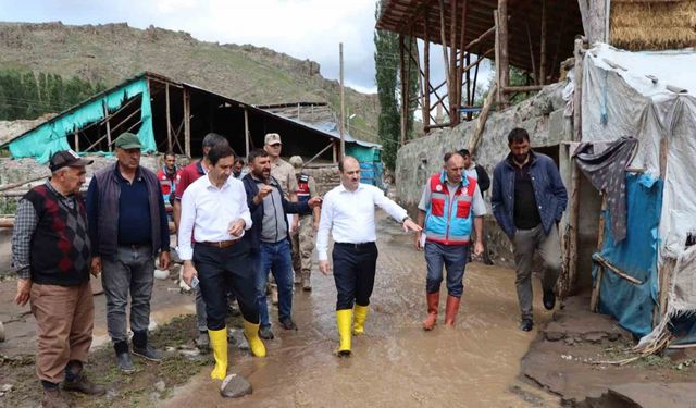 Oltu’da sağanak yağış sele dönüştü