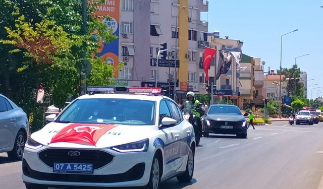 Polis, Jandarma ve Sahil Güvenlik’ten 15 Temmuz korteji