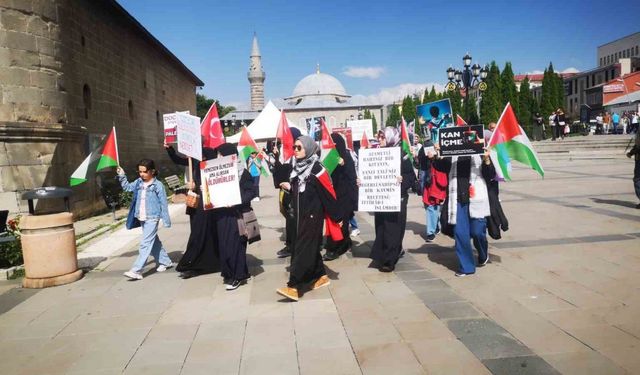 Sağlıkçıların İsrail’in Gazze’ye saldırılarını protesto yürüyüşleri devam ediyor