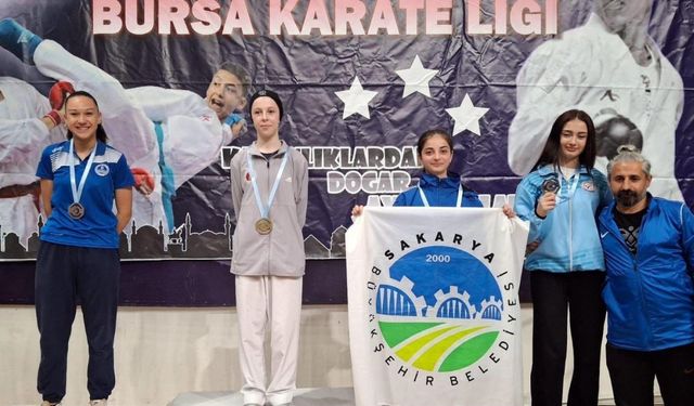 Sakaryalı karateciler Bursa’da fırtına olup esti: 10 madalyayla büyük gurur