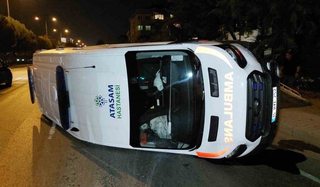 Samsun’da otomobil ile ambulans çarpıştı: 3 yaralı