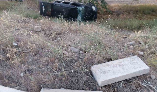 Şarampole devrilen hafif ticari araçta 7 kişi yaralandı