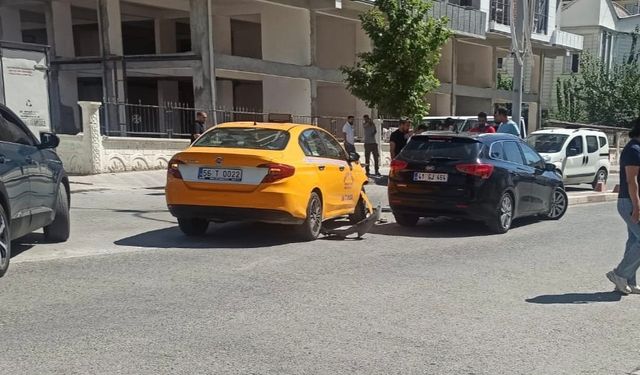 Siirt’te maddi hasarlı trafik kazası meydana geldi