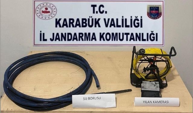 Sit alanında yılan kamerası ile define ararken yakalandılar