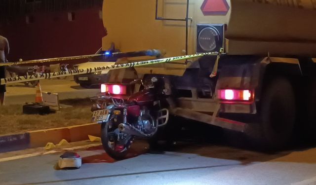 Sulama aracına çarpan motosikletli genç hayatını kaybetti