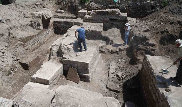 Tarihi hamamın bulunduğu inşaat kazısında hummalı çalışma