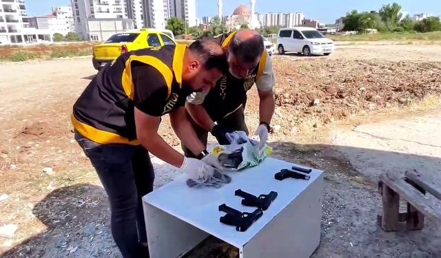 Toz deterjan paketinde 13 silah yakalattı, "Silahlara merakım var, biriktiriyorum" dedi