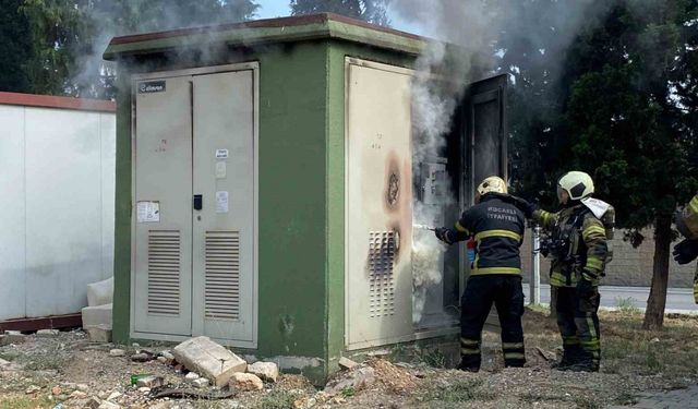 Trafoda çıkan yangın mahalleyi elektriksiz bıraktı