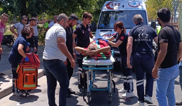 Turgutlu’da motosiklet ile hafif ticari araç çarpıştı: 1 yaralı