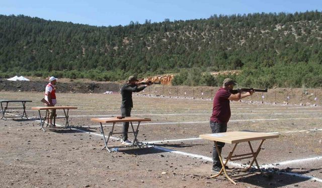 Türkiye’nin atış tutkunları av tüfeği üretiminin merkezi Huğlu’da buluştu