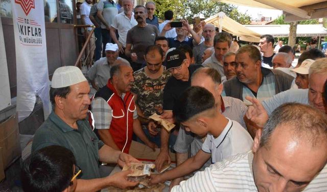 Vakıflar Genel Müdürlüğünden Manisa’da aşure ve kahve ikramı