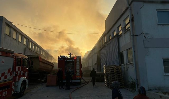 Vali Işın, fabrika yangını sonrası incelemelerde bulundu
