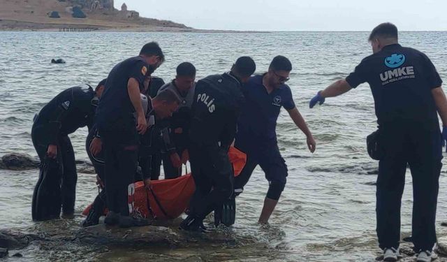 Van Gölü’nde 1 kişinin boğulduğu ihbarına giden ekipler 2 kişinin cansız bedenine ulaştı