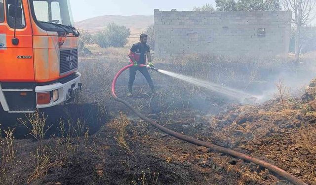 Van’da anız yangını