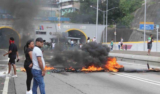 Venezuela seçimlerin ardından savaş alanına döndü: 2 ölü