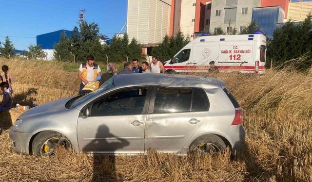 Yoldan çıkan otomobil tarlaya uçtu: 5 yaralı