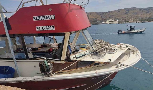 Yunan unsurlarının çarparak hasar verdiği balıkçı teknesi Kuzu Limanına çekildi
