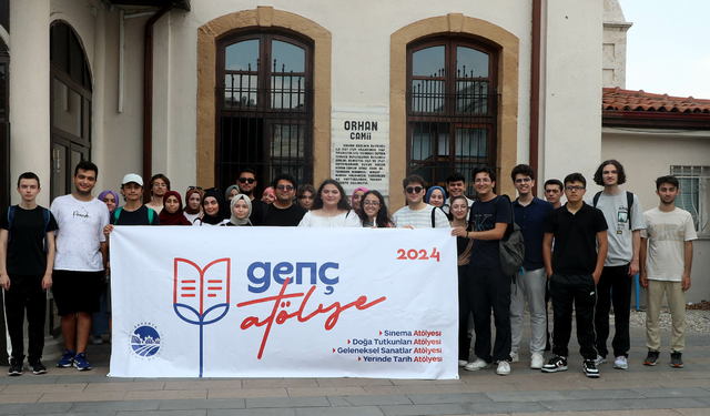 Gençler ‘Yerinde Tarih Atölyesi’ ile şehrin tarihini öğreniyor