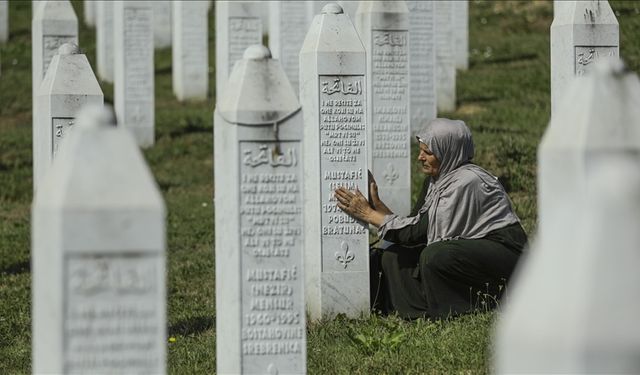 Srebrenitsa Soykırımı'nda hayatını kaybedenler anıldı