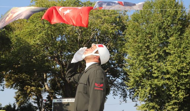 Büyük Zaferin 102. Yılı Hendek'te Coşkuyla Kutlandı