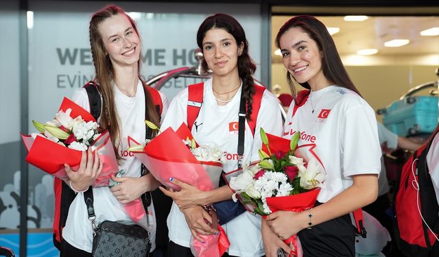 Avrupa şampiyonu 20 Yaş Altı Kadın Milli Voleybol Takımı yurda döndü