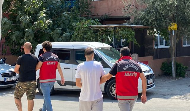 Balıkesir'de darp ve gasp şüphelisi 2 kişi tutuklandı