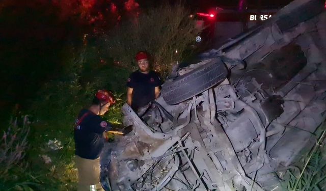 Bursa'da devrilen hafif ticari aracın sürücüsü hayatını kaybetti