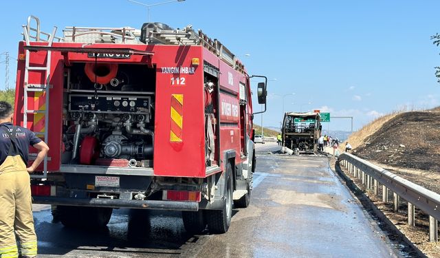 Bursa'da seyir halindeki yolcu otobüsü yandı