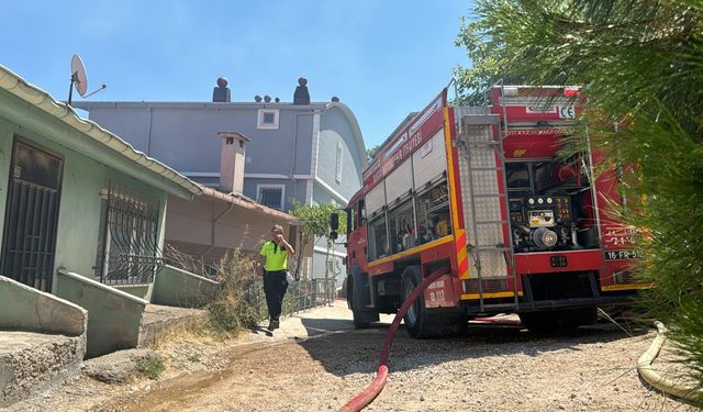 Bursa'da yangın çıkan müstakil ev kullanılamaz hale geldi