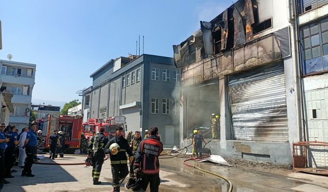 Bursa'da yatak fabrikasında çıkan yangın söndürüldü