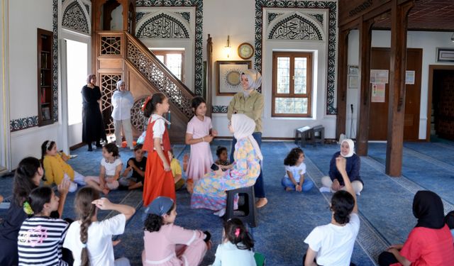 Camide Kur'an eğitimiyle bilim ve sanatı buluşturan dersler merakı artırdı