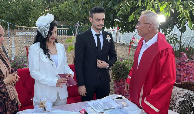 Çan'da muhtar baba, oğlunun nikahını kıydı