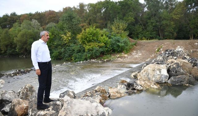 Edirne Valisi Sezer, debisi düşen Tunca Nehri'nde incelemede bulundu