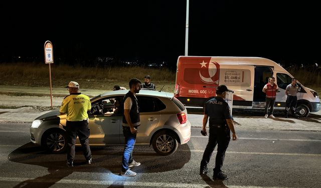 Edirne'de polis ve il göç idaresi ekipleri ortak denetim gerçekleştirdi