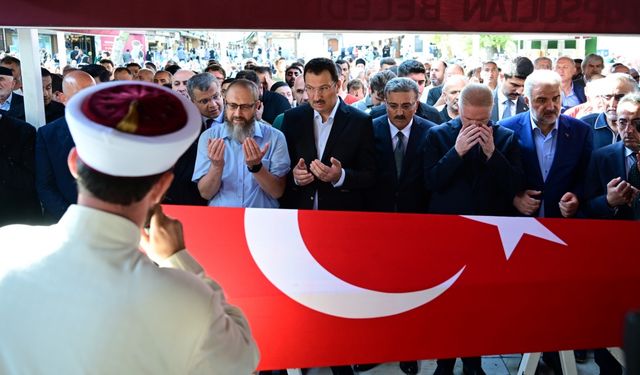 Emekli Tuğgeneral Adnan Tanrıverdi'nin cenazesi toprağa verildi