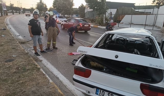 Erdek'te devrilen otomobildeki 2 kişi yaralandı