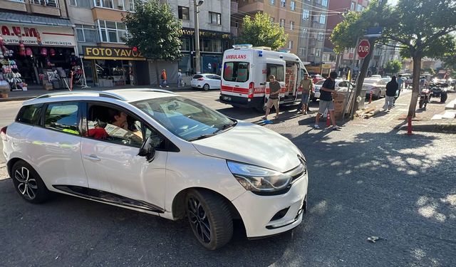 Gebze'de otomobille motosikletin çarpıştığı kazada 2 kişi yaralandı