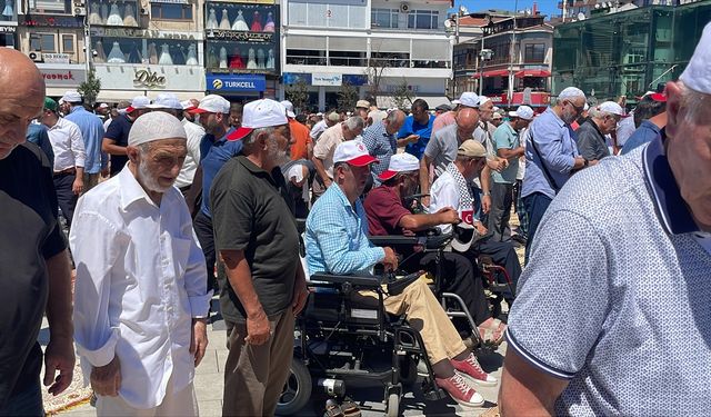 İstanbul'daki camilerde Heniyye için gıyabi cenaze namazı kılındı