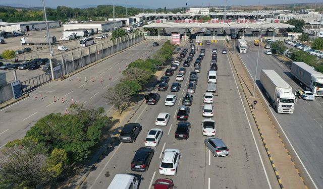 Kapıkule'de gurbetçilerin dönüş yolculuğu sürüyor